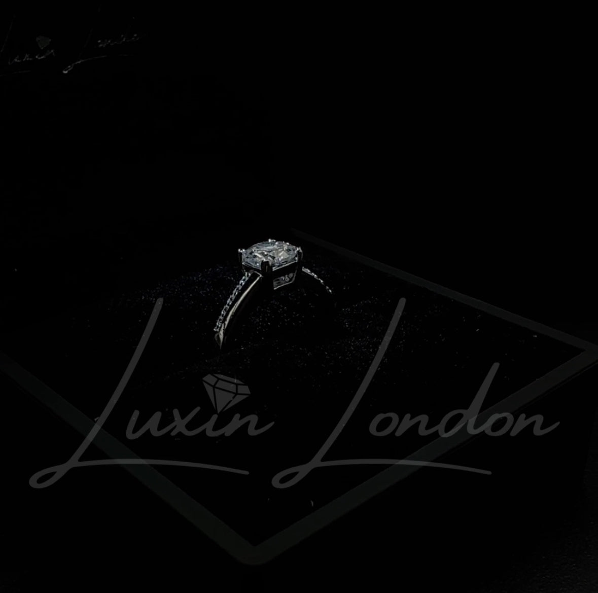 Galaxy Dazzling Moissanite Diamond Ring