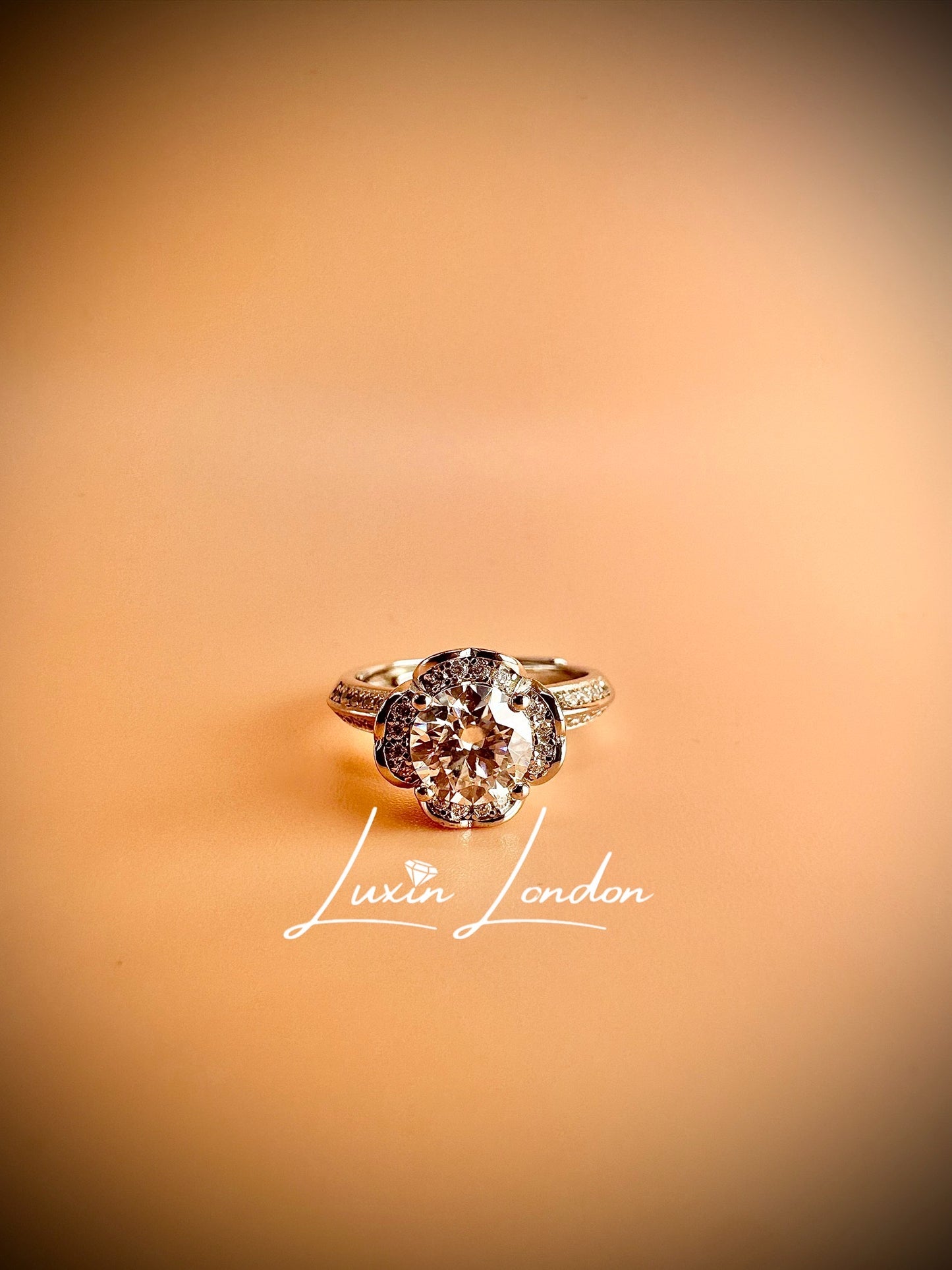 Flower Moissanite Diamond band